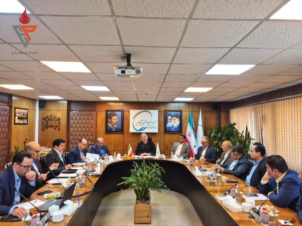 خبرهای مهم مدیرعامل «فارس» برای سهامداران:حمله دشمن به هیچ عنوان به مزیت عمده هلدینگ خلیج فارس لطمه نزد/ ارزش بنیادین دارایی‌ها و سود حفظ شد/ نمادهای بورسی گروه صنایع پتروشیمی خلیج‌فارس آماده بازگشایی می‌شوند/ امکان تأمین کامل نیاز بازار داخلی PET فراهم شد/ برنامه افزایش سرمایه فارس به ۲۰۰ هزار میلیارد تومان