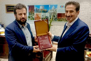 دبير کل انجمن صنفی کارفرمایی صنعت پتروشیمی از مديرعامل پتروشیمی زاگرس تقدير نمود