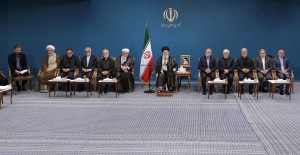 رهبر معظم انقلاب اسلامی: توسعه بخش‌های بالادست نفت و به‌کارگیری شیوه‌های جدید استخراج نفت و گاز از اولویت‌های مهم کشور است