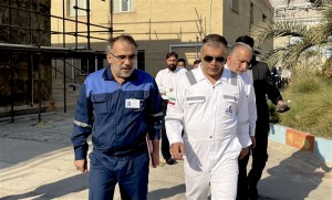 محسن پاک نژاد در ادامه بازدیدهای خود از مجتمع‌های تولیدی، از مجتمع پتروشیمی پارس بازدید کرد.