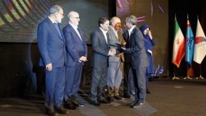 در یازدهمین جایزه تعالی صنعت پتروشیمی دو تقدیرنامه توسط شرکت دماوند انرژی عسلویه کسب شد