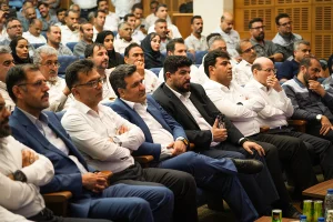به مناسبت گرامیداشت هفته ی کار و کارگر آیین تجلیل از تلاشگران نمونه شرکت پتروشیمی نوری برگزار شد