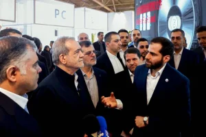 بازدید رئیس‌جمهور از غرفه آریاساسول