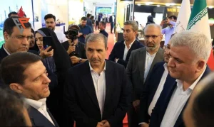 معاون وزیر نفت در بازدید از غرفه آریاساسول: آریاساسول الگو و پیشرو در سیستم‌های یکپارچه صنعت پتروشیمی